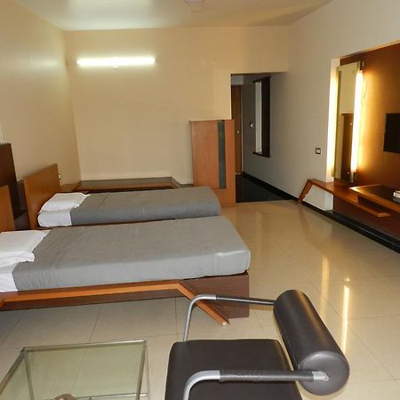 Hotel Rock Regency Toranagallu 외부 사진