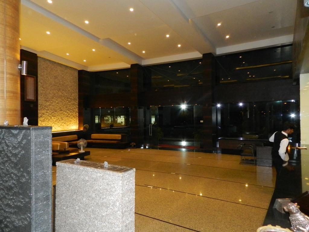 Hotel Rock Regency Toranagallu 외부 사진