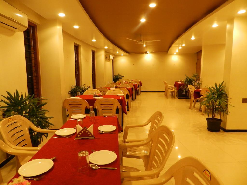 Hotel Rock Regency Toranagallu 외부 사진