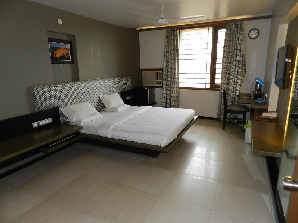 Hotel Rock Regency Toranagallu 객실 사진