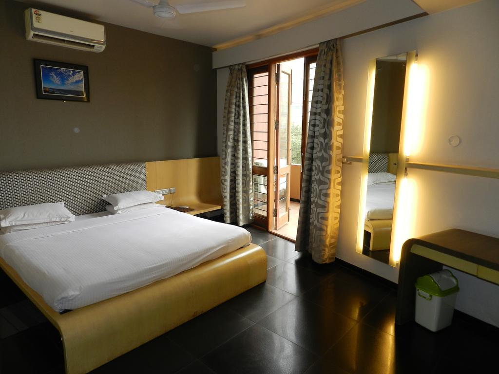 Hotel Rock Regency Toranagallu 객실 사진