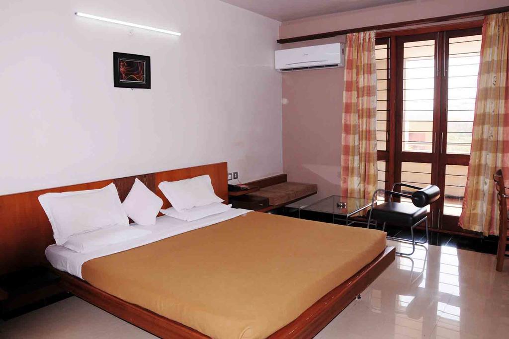 Hotel Rock Regency Toranagallu 외부 사진