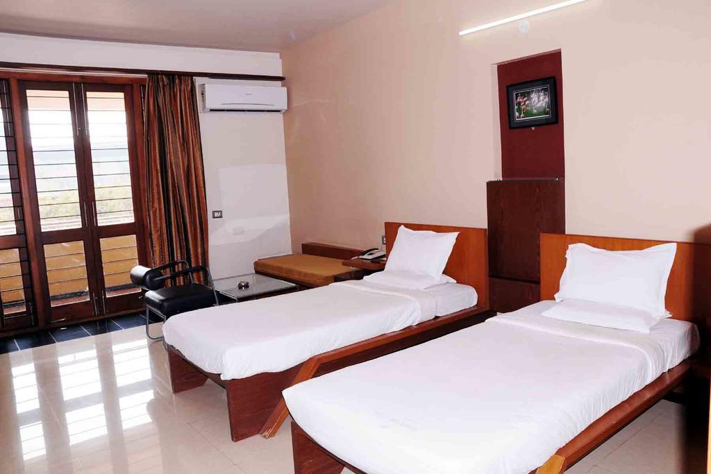Hotel Rock Regency Toranagallu 외부 사진