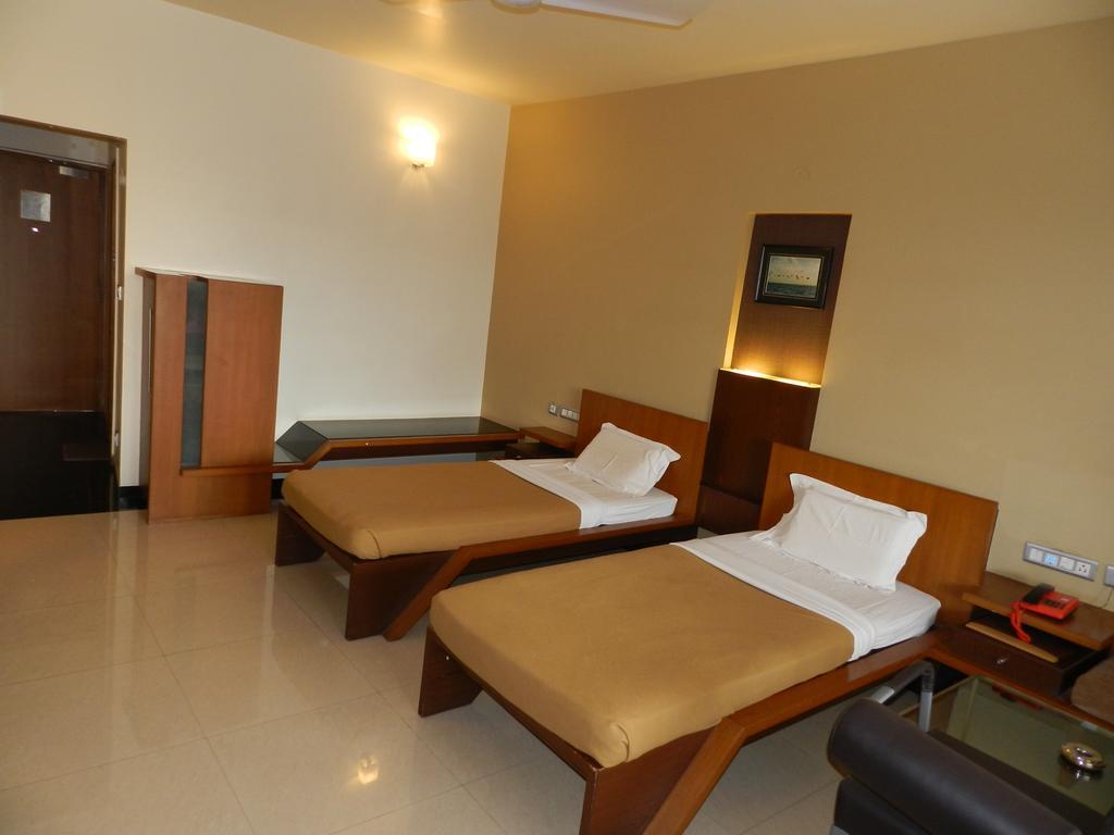 Hotel Rock Regency Toranagallu 외부 사진