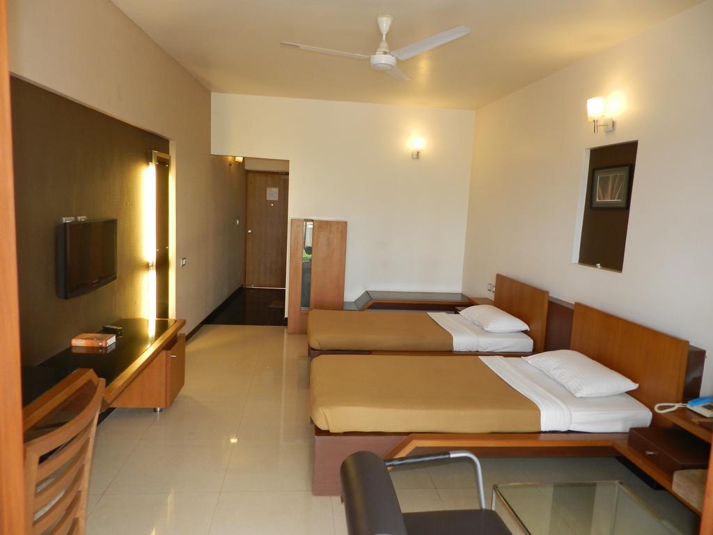 Hotel Rock Regency Toranagallu 외부 사진
