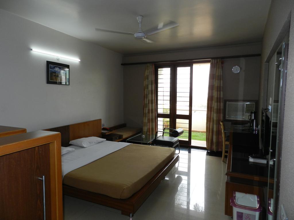 Hotel Rock Regency Toranagallu 외부 사진