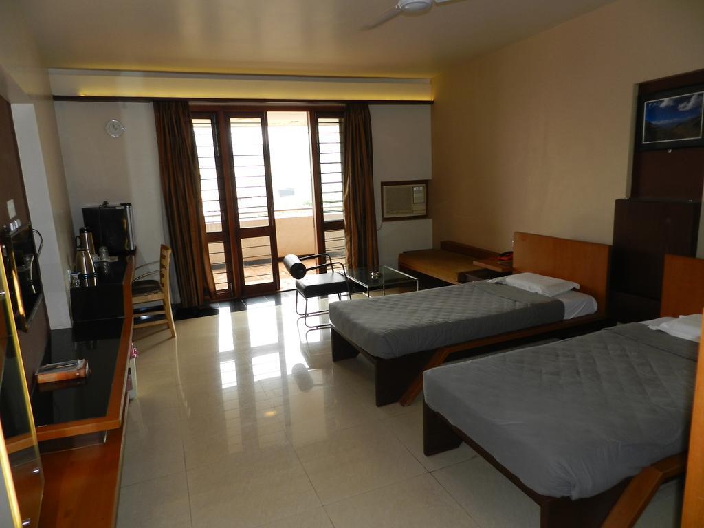 Hotel Rock Regency Toranagallu 외부 사진