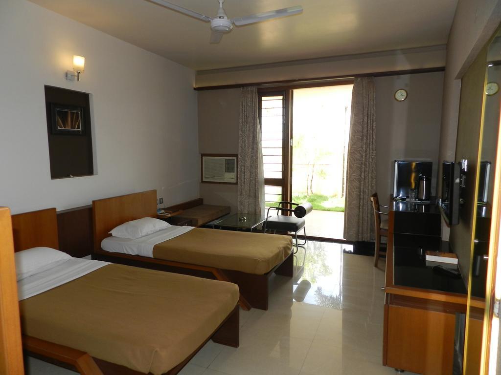 Hotel Rock Regency Toranagallu 외부 사진