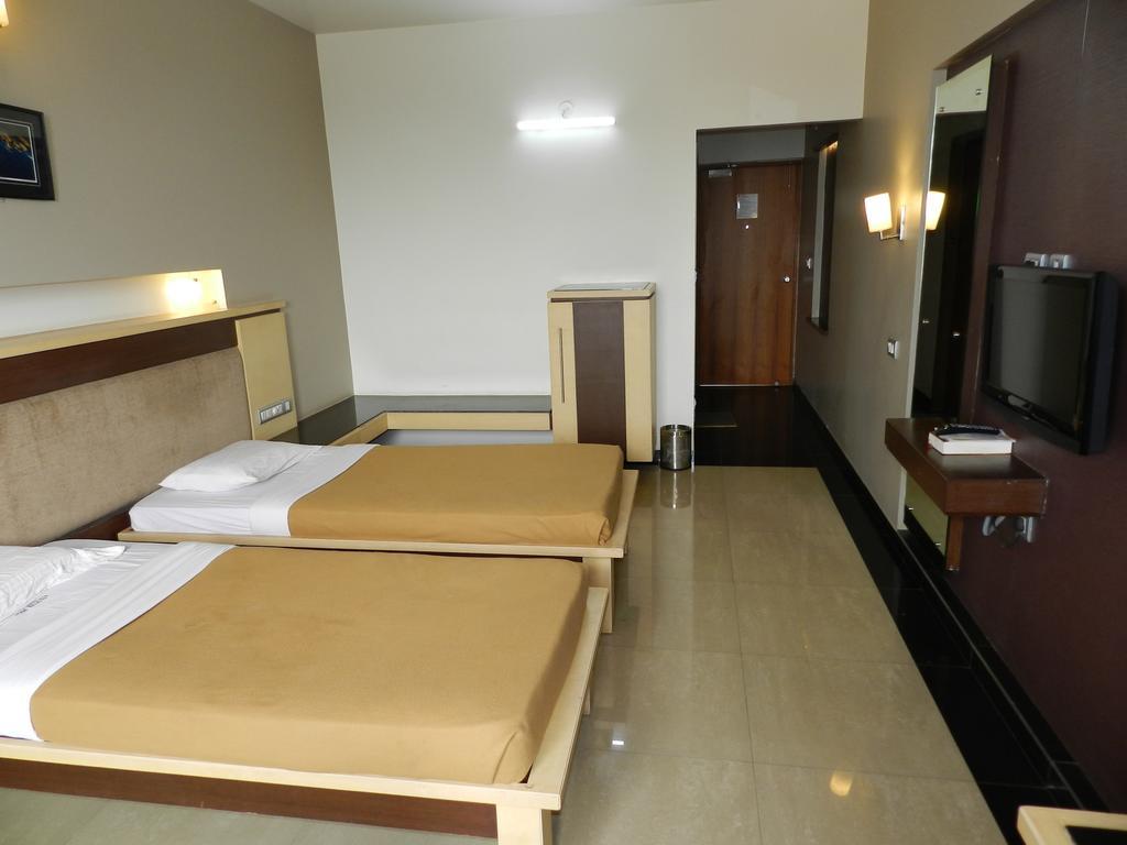 Hotel Rock Regency Toranagallu 외부 사진