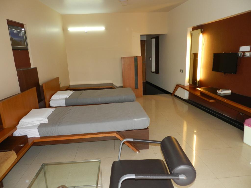 Hotel Rock Regency Toranagallu 외부 사진