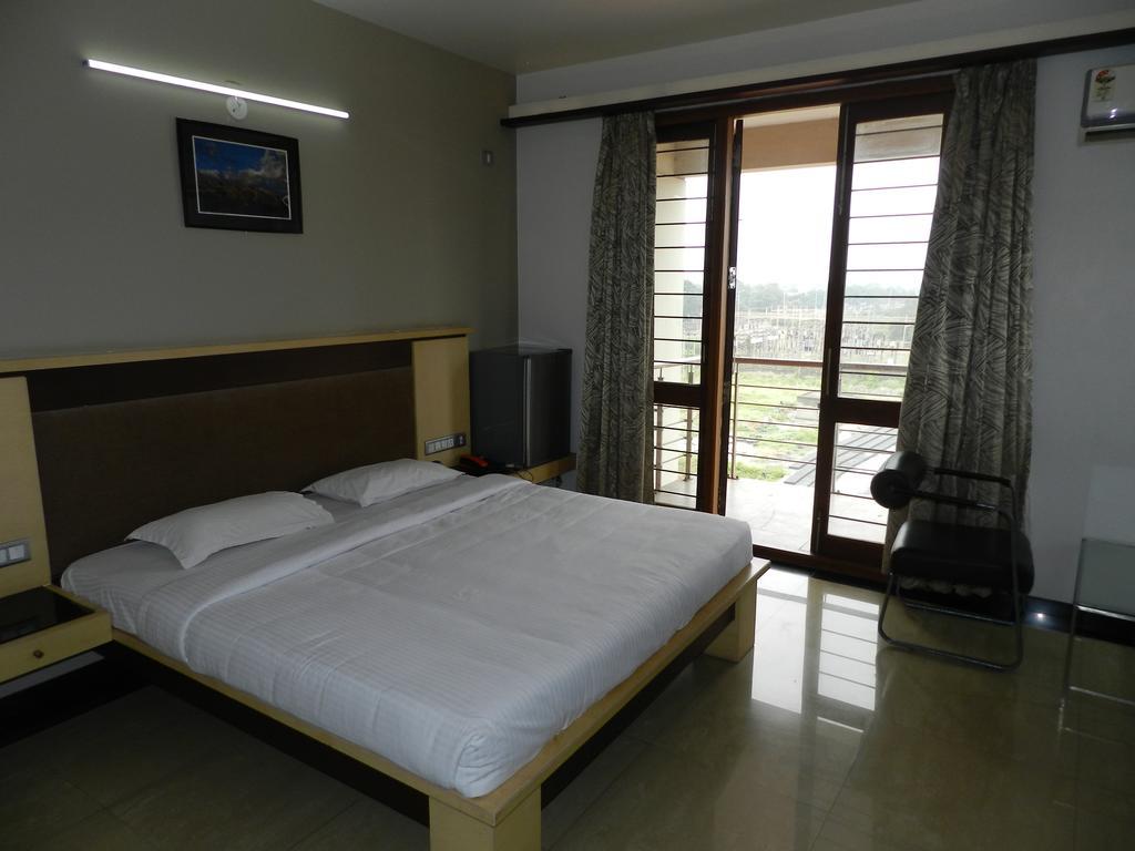 Hotel Rock Regency Toranagallu 외부 사진